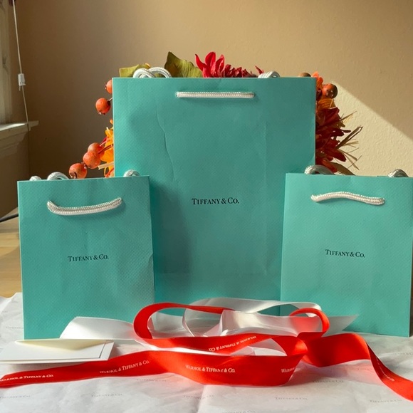 🎀 TIFFANY & CO. BAG AND RIBBON BUNDLE 🎀 NWOT 🎀 - Picture 4 of 16
